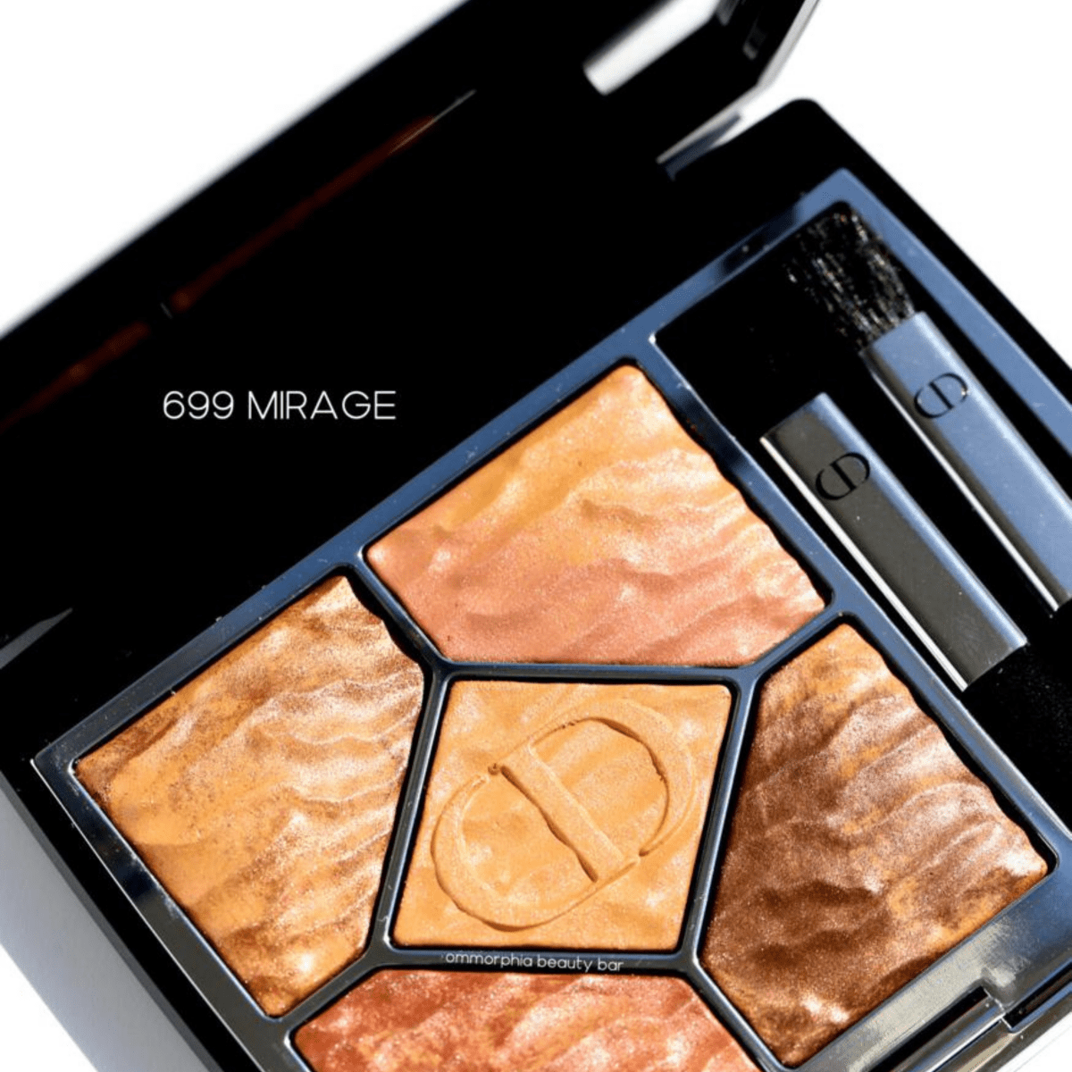 5 COULEURS COUTURE SUMMER DUNE COLLECTION LIMITED - EDITION EYESHADOW PALETTE 4G IN 699 MIRAGE For its latest limited edition Summer Dune ColIection - Bloom Shine