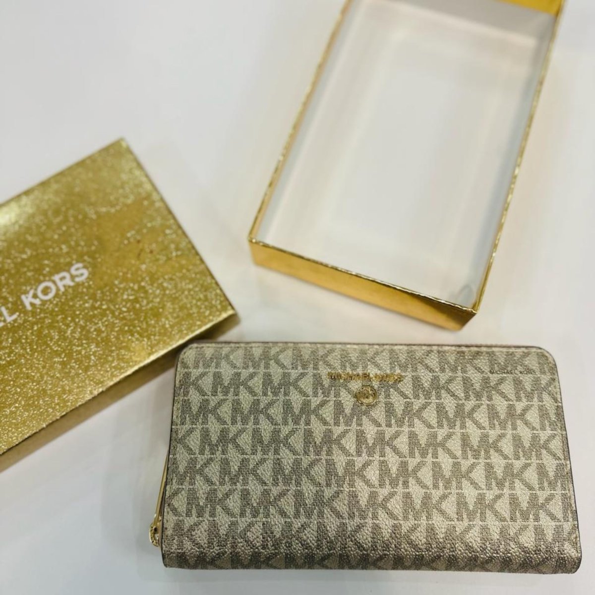Micheal Kors stunning charm wallet logo pale gold - Bloom Shine